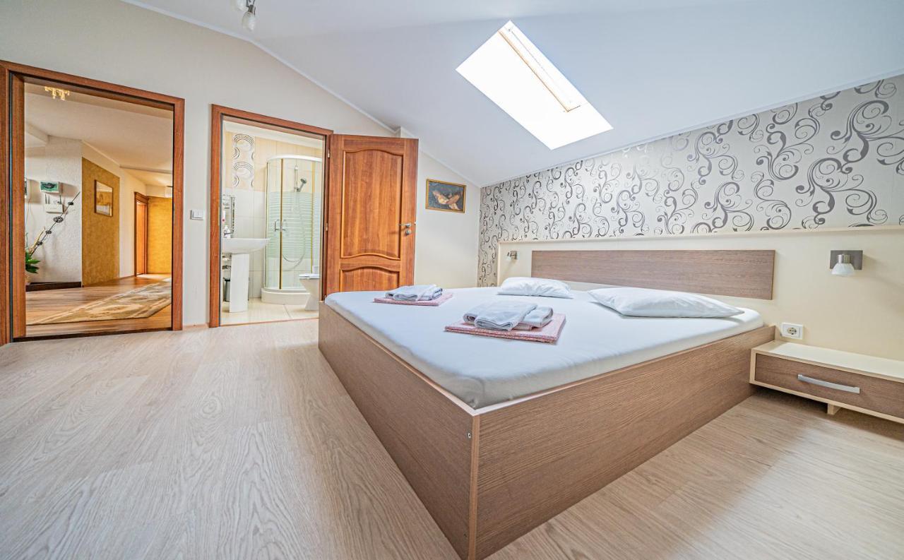 Pension Onix Vienna Airport Hotel Maria Ellend Buitenkant foto